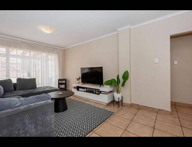 2 BEDROOM APARTMENT FOR SALE IN CASTLEVIEW